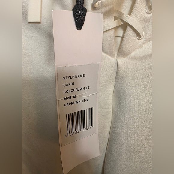 NWT A VINTAGE FIT Capri White Size M - Picture 12 of 12